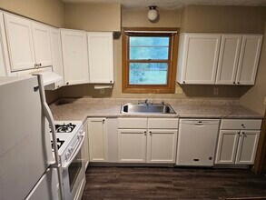 531 Lakeshore Ct in Weyauwega, WI - Foto de edificio - Building Photo