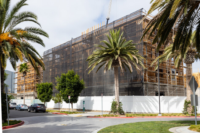 Parkhouse Residences in Newport Beach, CA - Building Photo - Building Photo