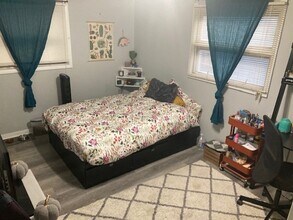 947 E Market St in Iowa City, IA - Building Photo - Building Photo