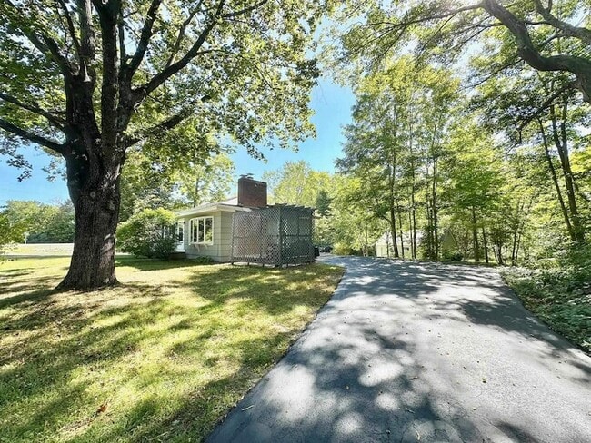 10 Roulston Rd in Windham, NH - Building Photo - Building Photo