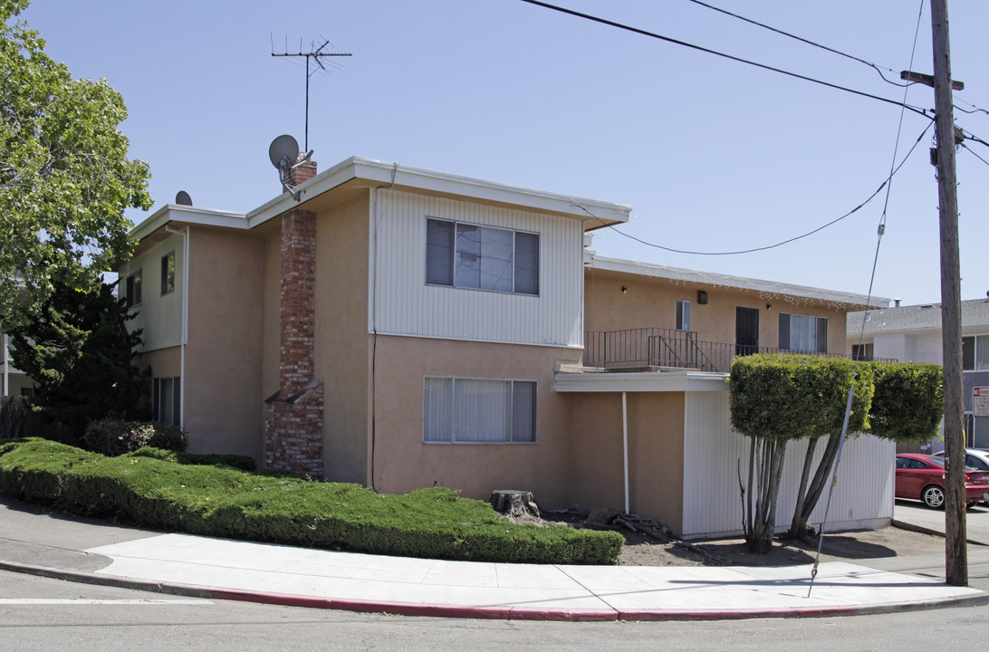 11810 Foothill Way in Oakland, CA - Building Photo