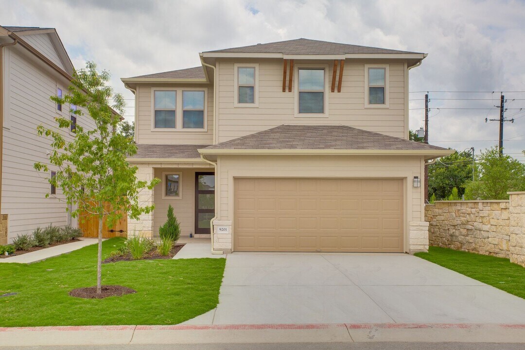 9201 White Coral Dr in Austin, TX - Building Photo