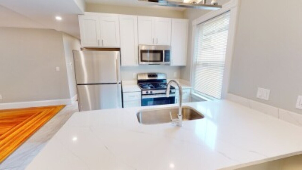 267 E Cottage St, Unit 1 in Boston, MA - Building Photo