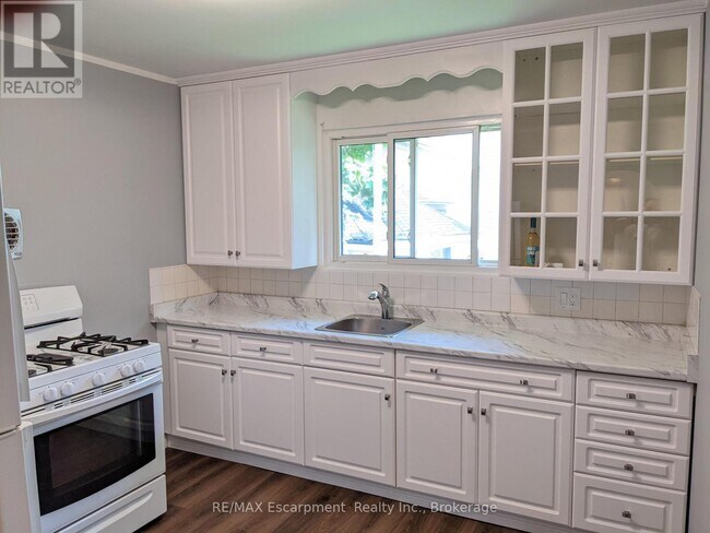 158 James St in St Catharines, ON - Building Photo - Building Photo