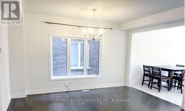 17 Overstone Rd in Halton Hills, ON - Building Photo - Building Photo