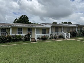 Village on Hill Street in Burnet, TX - Building Photo - Building Photo