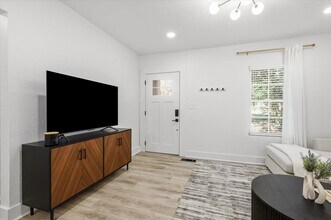 643 W 8th Ave in Tallahassee, FL - Building Photo - Building Photo