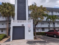 443 NE 195th St in Miami, FL - Building Photo - Building Photo