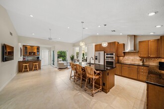 2 Balfour Rd E in Palm Beach Gardens, FL - Foto de edificio - Building Photo