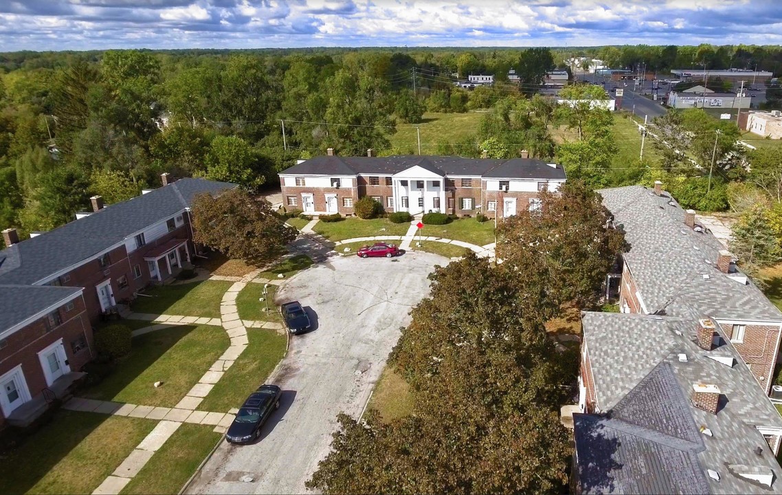 Orchard Lane Manor Apartments in Flint, MI - Building Photo