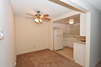 1575 Oak Apartment Homes in Vista, CA - Building Photo - Building Photo