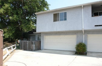 270 W Linden Ave in Glendale, CA - Foto de edificio - Building Photo