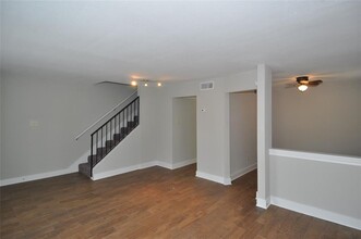 754 Memorial Mews St-Unit -B in Houston, TX - Building Photo - Building Photo