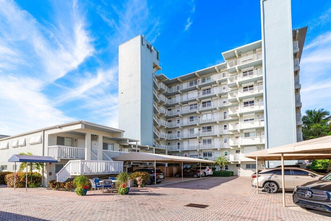 629 SE 19th Ave in Deerfield Beach, FL - Building Photo