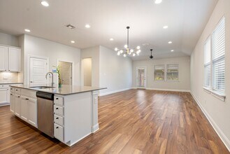 11900 Mercantile Ln in Austin, TX - Building Photo - Building Photo