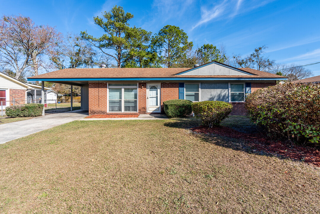 609 Palmetto St in Hinesville, GA - Building Photo