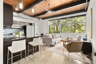 2205 N Lamar Blvd in Austin, TX - Building Photo - Building Photo