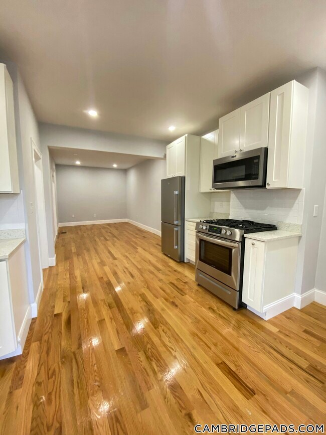 374 Oxford St, Unit 2 in Cambridge, MA - Foto de edificio - Building Photo