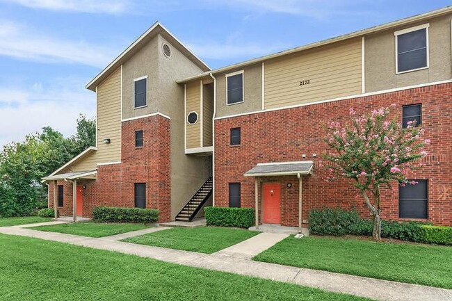 Fox Bend Apartments in Garland, TX - Building Photo - Building Photo