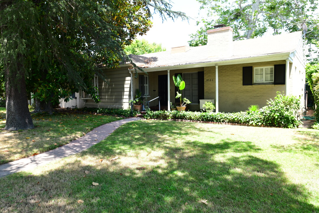 4342 Cahuenga Blvd in Toluca Lake, CA - Building Photo