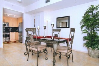 511 SE 5 Ave in Fort Lauderdale, FL - Foto de edificio - Building Photo