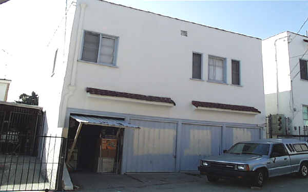 2330 W 2nd St in Los Angeles, CA - Building Photo