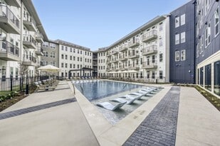 The Hayden in Dallas, TX - Building Photo