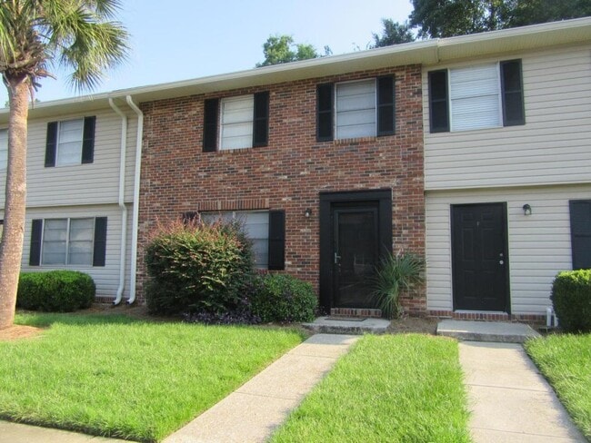 property at 415 Parkdale Dr