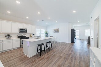 31535 Beacon Cove Trl in Fulshear, TX - Building Photo - Building Photo