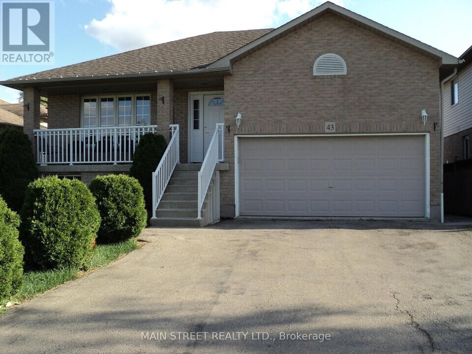 43 Spitfire Dr in Hamilton, ON - Building Photo