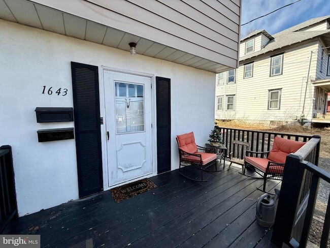 1643 Pennington Rd in Ewing Township, NJ - Foto de edificio - Building Photo