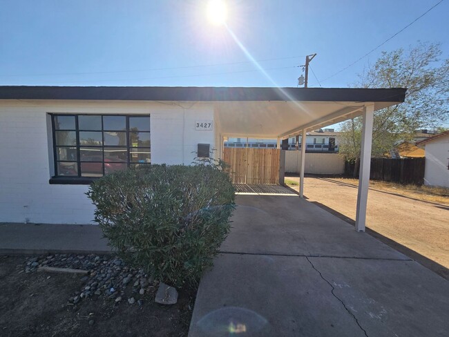 3427 E Willetta St in Phoenix, AZ - Foto de edificio - Building Photo