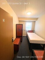 253-253 Lester St in Waterloo, ON - Building Photo