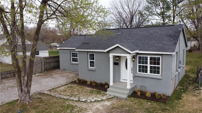 1017 Mill St in Springdale, AR - Building Photo - Building Photo