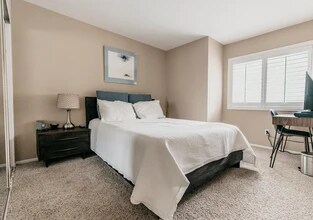 15656 Carrousel Dr in Santa Clarita, CA - Building Photo - Building Photo