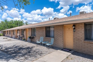 Los Arcos and Starlight Court in Alamogordo, NM - Building Photo