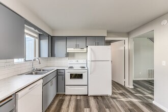 Heritage Manor Apartments in Kennewick, WA - Foto de edificio - Building Photo