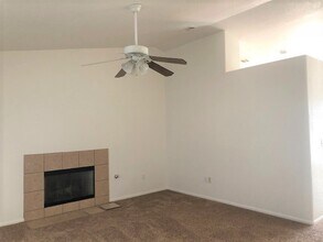 8636 Great Cir Dr in California City, CA - Building Photo - Building Photo