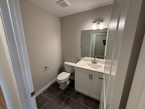 1852 Bloomington Cir in Cordova, TN - Foto de edificio - Building Photo