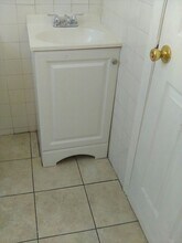 594 Roosevelt Ave in Carteret, NJ - Building Photo - Building Photo