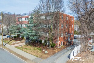 588 Main St in Stoneham, MA - Building Photo