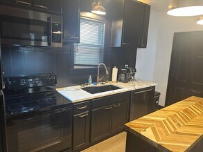 2407 S Kinnickinnic Ave in Milwaukee, WI - Building Photo - Building Photo