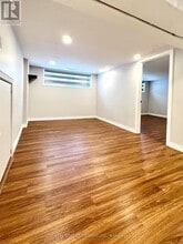 5285 Woodhaven Ct in Burlington, ON - Building Photo - Building Photo