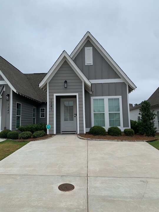 Fox Run Village Twin Home in Opelika, AL - Building Photo