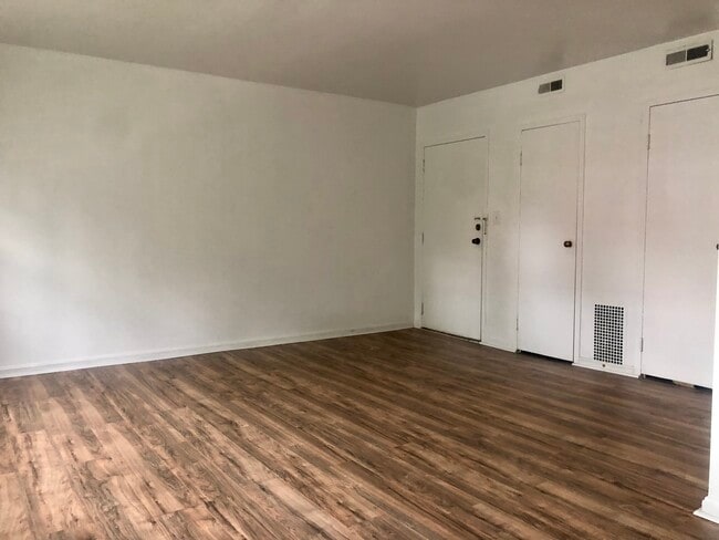 Villa View Apartments in Euclid, OH - Building Photo - Building Photo