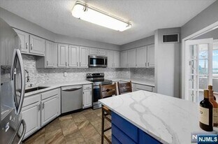 1504 Harmon Cove Tower, Unit 1504 in Secaucus, NJ - Building Photo