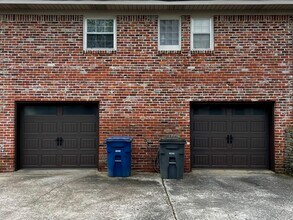 3024 Whispering Pines Cir in Hoover, AL - Foto de edificio - Building Photo