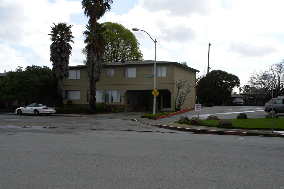 504 E Hillsdale Ct in San Mateo, CA - Foto de edificio