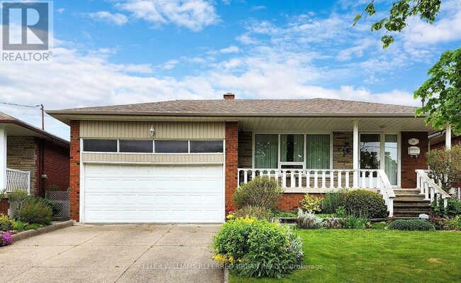 property at 10 Dundee Dr