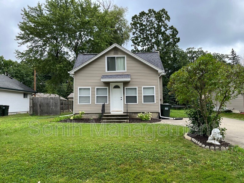 2527 Hartline Dr in Rochester Hills, MI - Building Photo